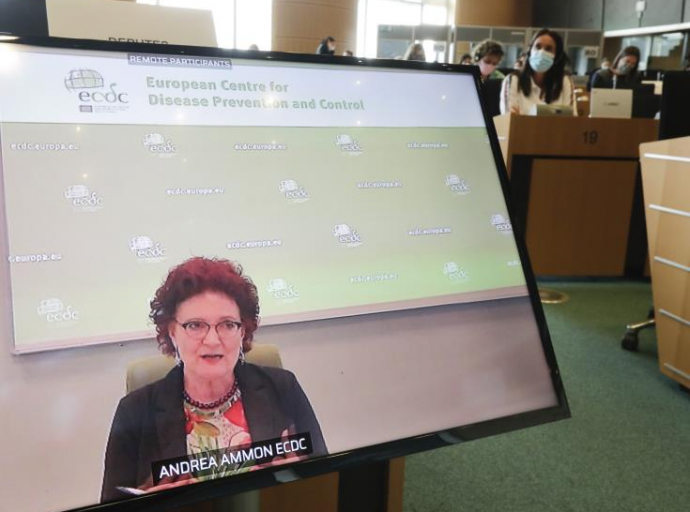 ECDC: Το σάλιο μπορεί να χρησιμοποιηθεί ως εναλλακτικό δείγμα υλικού για τεστ RT-PCR